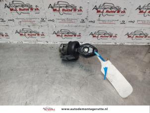 Used Ignition lock + key BMW 3 serie (E46/2C) 323 Ci 24V Price on request offered by Autodemontage M.J. Rutte B.V.