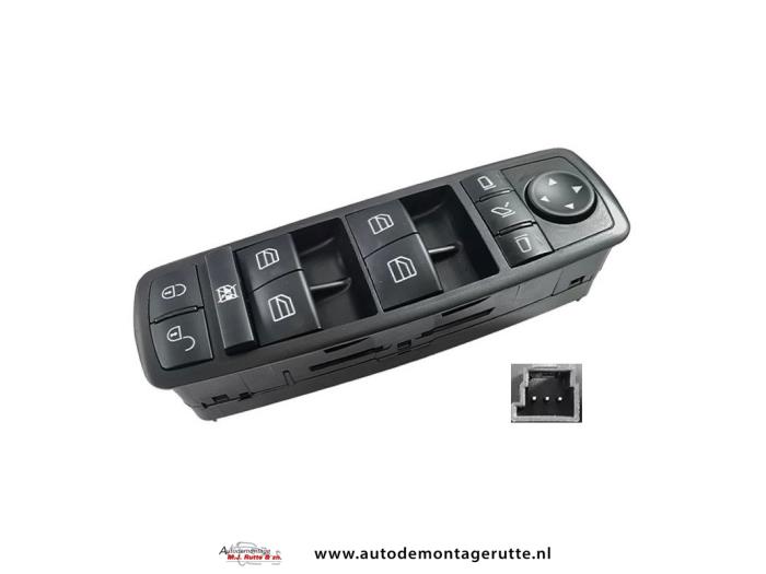 Nuevos Interruptor combinado de ventanillas Mercedes B-Klasse Precio € 60,00 IVA incluido ofrecido por Autodemontage M.J. Rutte B.V.
