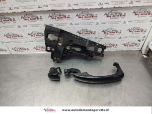 Used Front door handle 4-door, right Audi A4 (B8) 1.8 TFSI 16V Price on request offered by Autodemontage M.J. Rutte B.V.