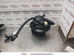Used Heating and ventilation fan motor Toyota Avensis (T22) 1.8 16V VVT-i Price on request offered by Autodemontage M.J. Rutte B.V.