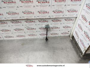 Used Rear door stop 4-door, right Nissan Note (E11) 1.4 16V LPG Price on request offered by Autodemontage M.J. Rutte B.V.