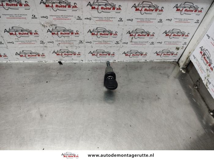 Door lock cylinder, left from a Seat Arosa (6H1) 1.0 Mpi 2000