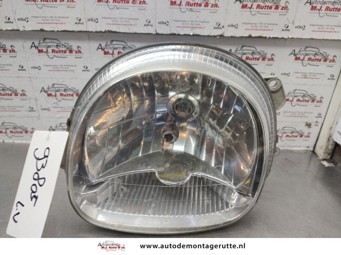 Używane Reflektor lewy Renault Twingo (C06) 1.2 16V Cena na żądanie oferowane przez Autodemontage M.J. Rutte B.V.