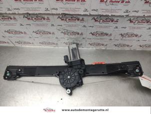 Used Window mechanism 4-door, front right Fiat Grande Punto (199) 1.4 16V Price on request offered by Autodemontage M.J. Rutte B.V.