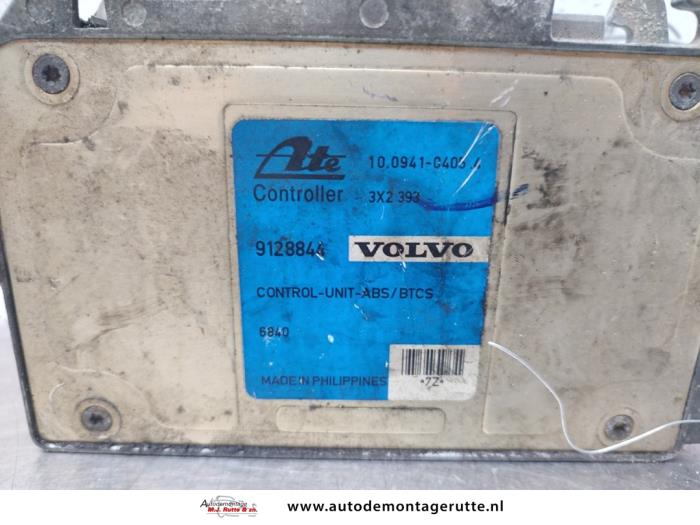 ABS Steuergerät van een Volvo 850 Estate 2.5i 10V 1993