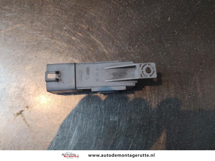 Begagnade Relä Volkswagen Crafter 28/30/32/35 MWB Pris på förfrågan erbjuds av Autodemontage M.J. Rutte B.V.