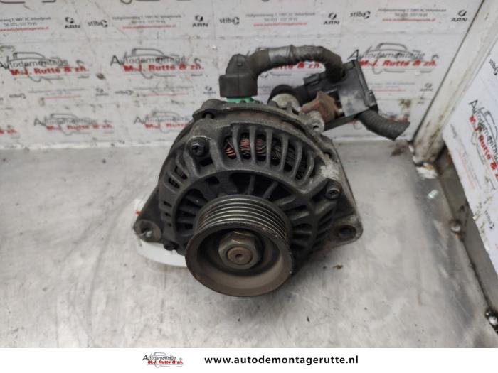 Begagnade Dynamo Honda Civic (EM) 1.7 16V LS Pris på förfrågan erbjuds av Autodemontage M.J. Rutte B.V.
