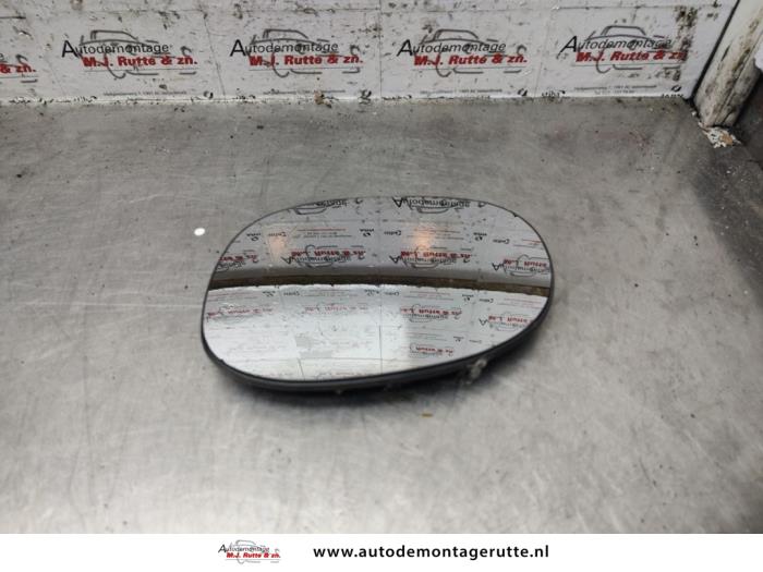 Mirror glass, left from a Peugeot 206 CC (2D) 2.0 16V 2001