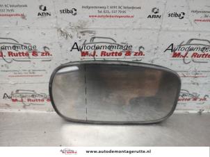 Used Mirror glass, left Nissan Micra (K11) 1.3 LX,SLX 16V Price on request offered by Autodemontage M.J. Rutte B.V.