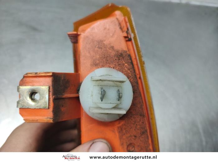 Clignotant protection avant droit d'un Opel Kadett E (33/34/43/44)  1989