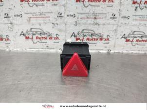 Gebrauchte Panikbeleuchtung Schalter Volkswagen Polo III (6N2) 1.4 Preis auf Anfrage angeboten von Autodemontage M.J. Rutte B.V.