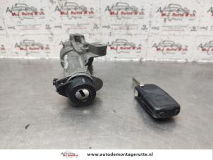Gebrauchte Zündschloss + Schlüssel Volkswagen Bora (1J2) 1.6 16V Preis auf Anfrage angeboten von Autodemontage M.J. Rutte B.V.
