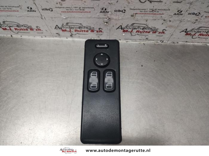 Używane Przelacznik combi okienny Mercedes Vito (638.1/2) 2.2 CDI 112 16V Cena na żądanie oferowane przez Autodemontage M.J. Rutte B.V.