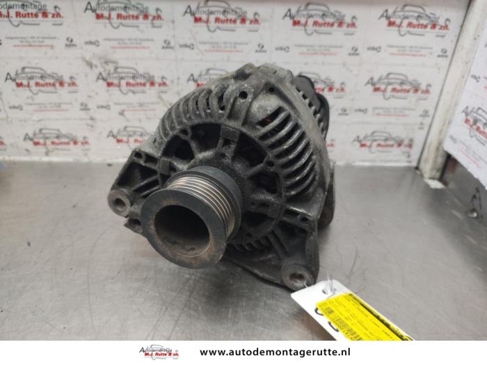 Gebrauchte Dynamo BMW 3 serie (E36/4) 318iS 1.9 16V Preis auf Anfrage angeboten von Autodemontage M.J. Rutte B.V.
