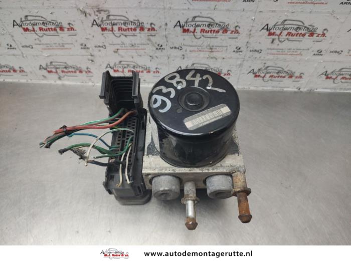 Używane Pompa ABS Chrysler Pacifica 3.5 V6 24V Cena na żądanie oferowane przez Autodemontage M.J. Rutte B.V.