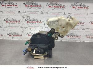Used Front door lock mechanism 4-door, right Nissan Almera Tino (V10M) 2.0 16V CVT Price on request offered by Autodemontage M.J. Rutte B.V.