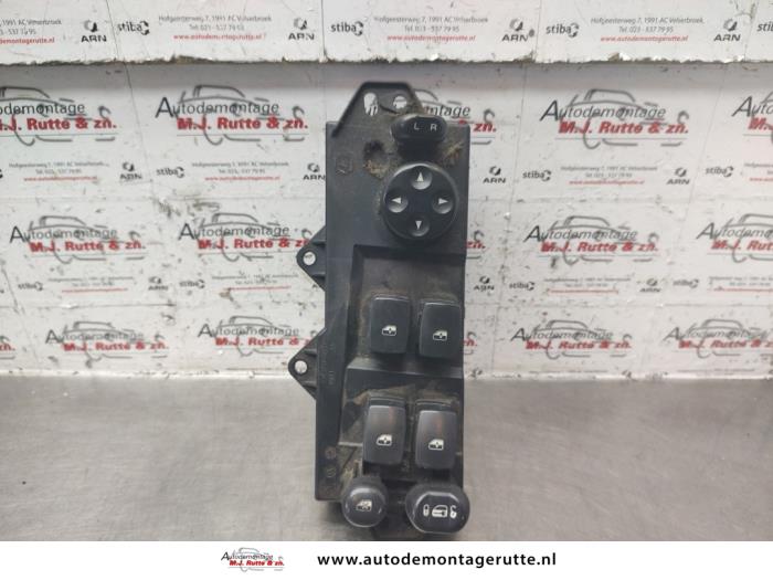 Używane Przelacznik combi okienny Chrysler Pacifica 3.5 V6 24V Cena na żądanie oferowane przez Autodemontage M.J. Rutte B.V.