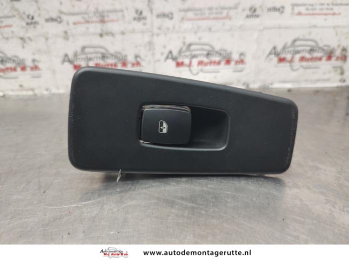 Usados Interruptor de ventanilla eléctrica Chrysler Pacifica 3.5 V6 24V Precio de solicitud ofrecido por Autodemontage M.J. Rutte B.V.