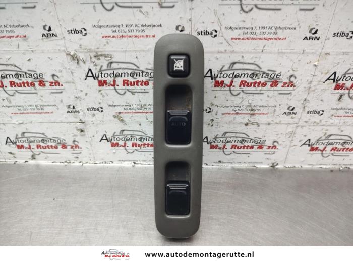 Używane Przelacznik combi okienny Suzuki Alto (RF410) 1.1 16V Cena na żądanie oferowane przez Autodemontage M.J. Rutte B.V.