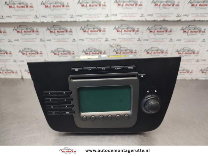 Używane Radio Seat Toledo (5P2) 2.0 FSI 16V Cena na żądanie oferowane przez Autodemontage M.J. Rutte B.V.