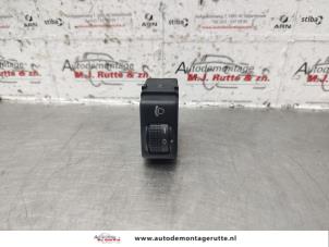 Used AIH headlight switch Nissan Qashqai (J10) 2.0 16V Price on request offered by Autodemontage M.J. Rutte B.V.