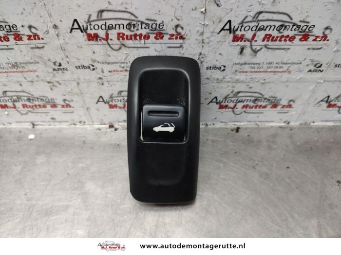 Używane Sterowanie dachu cabrio Peugeot 206 CC (2D) 1.6 16V Cena na żądanie oferowane przez Autodemontage M.J. Rutte B.V.