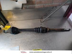 Used Front drive shaft, right Peugeot 206 (2A/C/H/J/S) 1.6 16V Price on request offered by Autodemontage M.J. Rutte B.V.