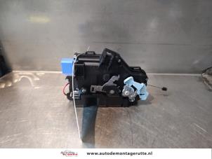 Used Front door lock mechanism 4-door, right Seat Toledo (5P2) 2.0 FSI 16V Price on request offered by Autodemontage M.J. Rutte B.V.