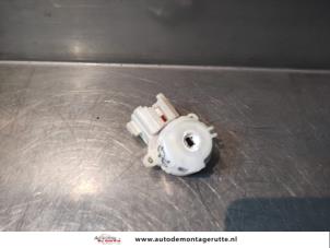 Used Ignition switch Daihatsu Sirion 2 (M3) 1.0 12V DVVT Price on request offered by Autodemontage M.J. Rutte B.V.