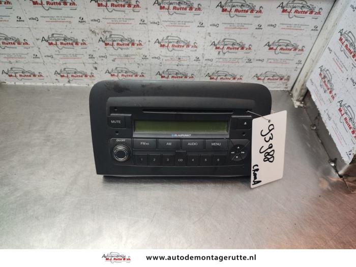 Używane Radio Fiat Croma (194) 2.2 MPI 16V Cena na żądanie oferowane przez Autodemontage M.J. Rutte B.V.