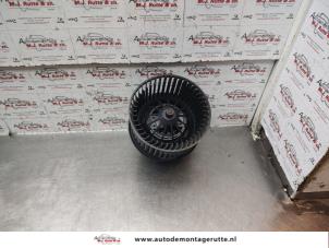 Used Heating and ventilation fan motor Ford Focus 2 Wagon 1.6 TDCi 16V 110 Price on request offered by Autodemontage M.J. Rutte B.V.