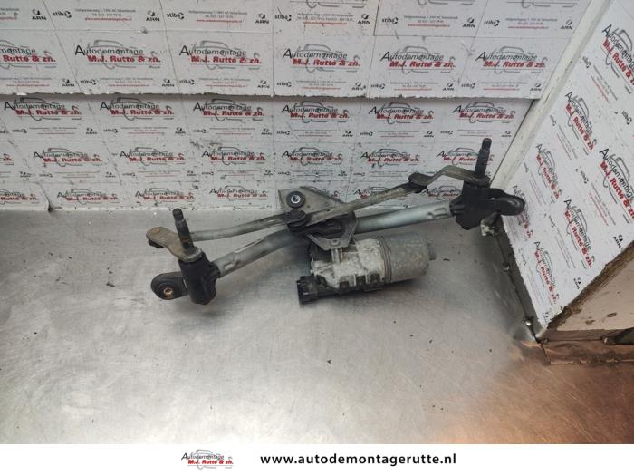Wiper motor + mechanism from a Renault Twingo II (CN) 1.2 16V 2012