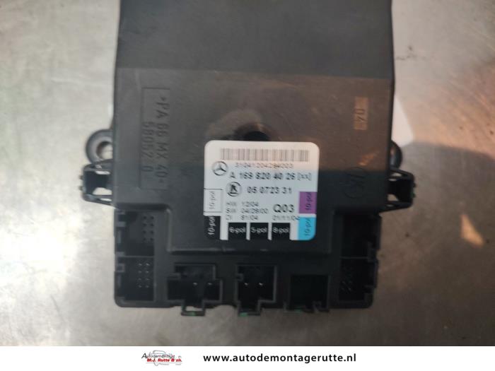 Central door locking module from a Mercedes-Benz A (W169) 2.0 A-200 CDI 16V 3-Drs. 2005