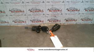 Used Door lock cylinder, right Seat Arosa (6H1) 1.4 MPi Price on request offered by Autodemontage M.J. Rutte B.V.