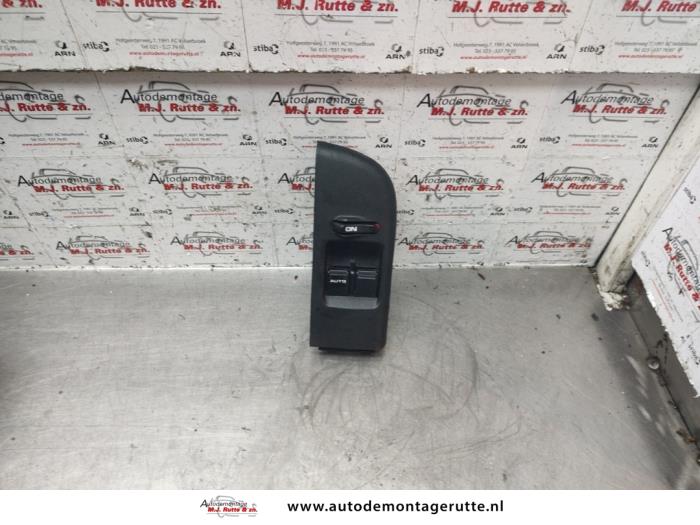 Usados Interruptor combinado de ventanillas Honda Logo (GA33) 1.3 Precio de solicitud ofrecido por Autodemontage M.J. Rutte B.V.