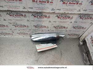 Used Door handle 4-door, front left Fiat Croma (194) 2.2 MPI 16V Price on request offered by Autodemontage M.J. Rutte B.V.