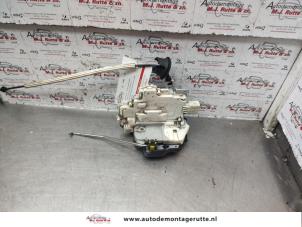 Used Front door lock mechanism 4-door, right Audi A6 (C6) 2.4 V6 24V Price on request offered by Autodemontage M.J. Rutte B.V.