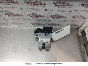Used Tailgate lock mechanism Audi A6 (C6) 2.4 V6 24V Price on request offered by Autodemontage M.J. Rutte B.V.