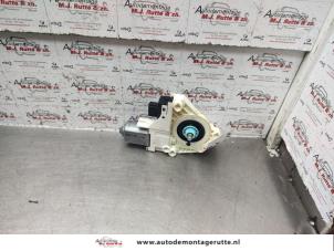 Used Door window motor Audi A6 (C6) 2.4 V6 24V Price on request offered by Autodemontage M.J. Rutte B.V.