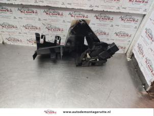 Used Door lock mechanism 4-door, front left Ford Focus 2 Wagon 1.6 TDCi 16V 110 Price on request offered by Autodemontage M.J. Rutte B.V.