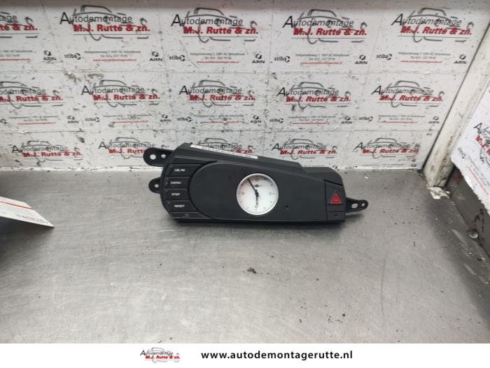 Używane Zegar Chrysler Pacifica 3.5 V6 24V Cena na żądanie oferowane przez Autodemontage M.J. Rutte B.V.