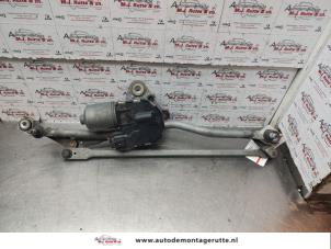 Used Wiper motor + mechanism Audi A6 (C6) 2.4 V6 24V Price on request offered by Autodemontage M.J. Rutte B.V.