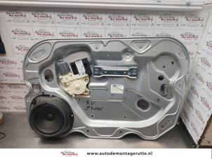 Used Window mechanism 4-door, front right Ford Focus 2 Wagon 1.6 TDCi 16V 110 Price on request offered by Autodemontage M.J. Rutte B.V.