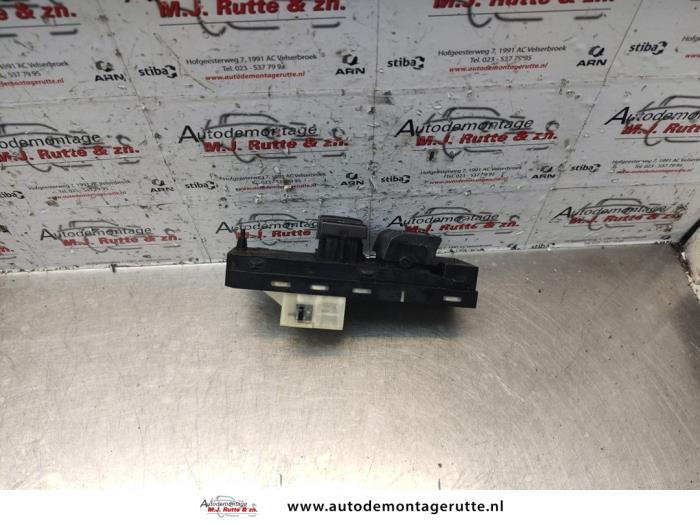 Przelacznik combi okienny z Suzuki SX4 (EY/GY) 1.6 16V VVT Comfort,Exclusive Autom. 2006