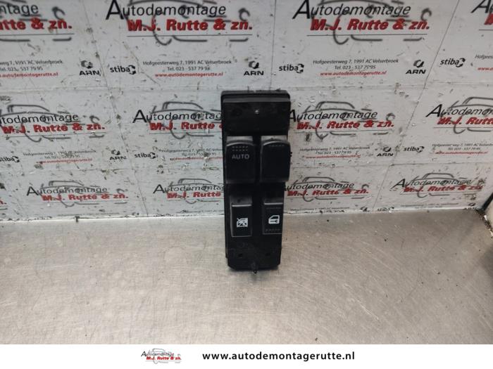Używane Przelacznik combi okienny Suzuki SX4 (EY/GY) 1.6 16V VVT Comfort,Exclusive Autom. Cena na żądanie oferowane przez Autodemontage M.J. Rutte B.V.