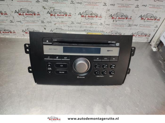 Używane Radio Suzuki SX4 (EY/GY) 1.6 16V VVT Comfort,Exclusive Autom. Cena na żądanie oferowane przez Autodemontage M.J. Rutte B.V.