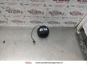Used Fuel cap Renault Clio III (BR/CR) 1.2 16V 75 Price on request offered by Autodemontage M.J. Rutte B.V.