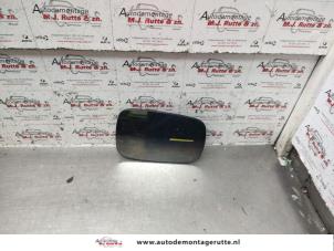 Used Mirror glass, left Renault Clio III (BR/CR) 1.2 16V 75 Price on request offered by Autodemontage M.J. Rutte B.V.