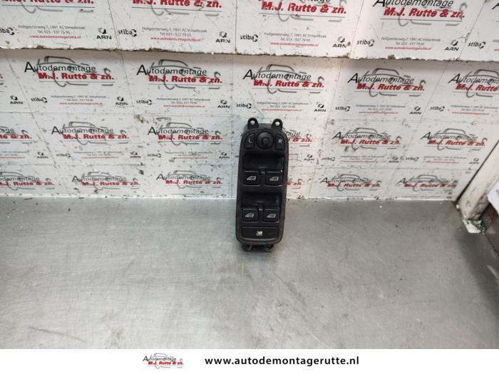 Usados Interruptor combinado de ventanillas Volvo S40 (MS) 2.5 T5 20V Precio de solicitud ofrecido por Autodemontage M.J. Rutte B.V.