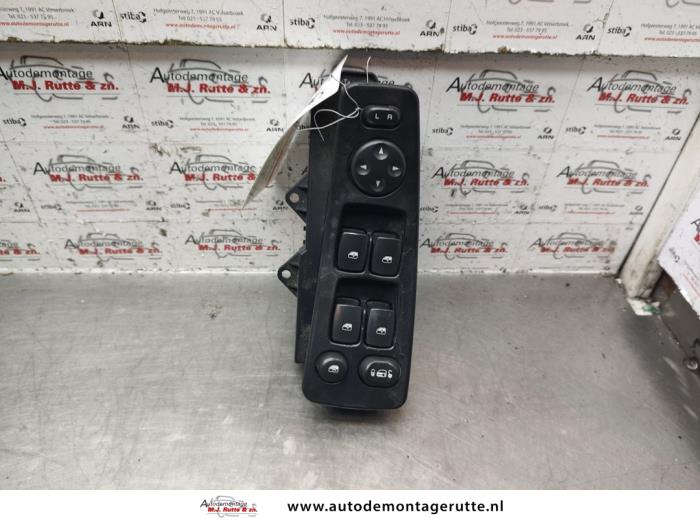 Używane Przelacznik combi okienny Chrysler Pacifica 3.5 V6 24V Cena na żądanie oferowane przez Autodemontage M.J. Rutte B.V.